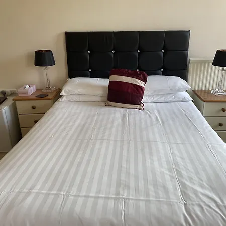 Diamonds Near Hospital 4* York