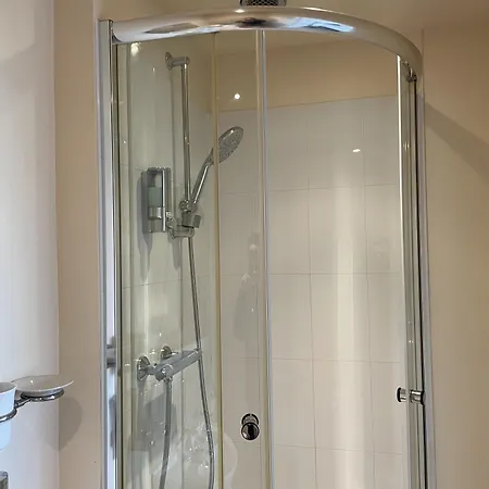 Diamonds Near Hospital 4* York