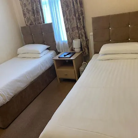 Guest house Diamonds Near Hospital