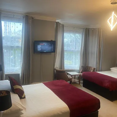 Guest house Diamonds Near Hospital York