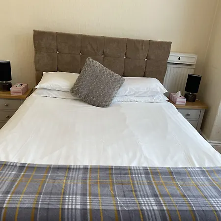 Diamonds Near Hospital 4* York