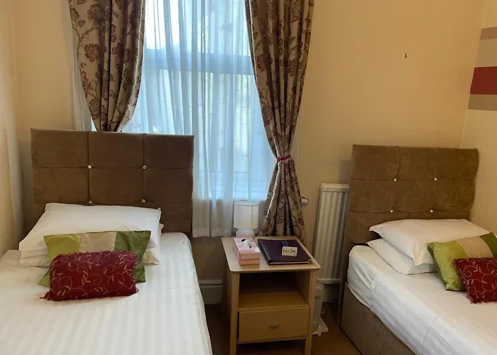 Diamonds Near Hospital Pensjonat 4*