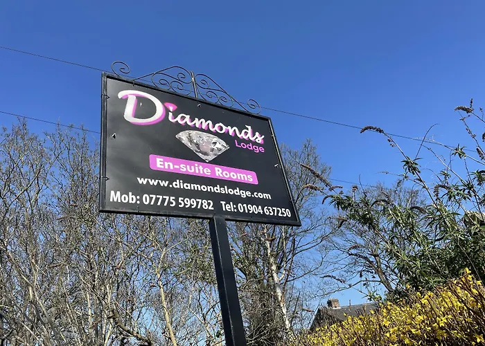 Diamonds Near Hospital Гостевой дом