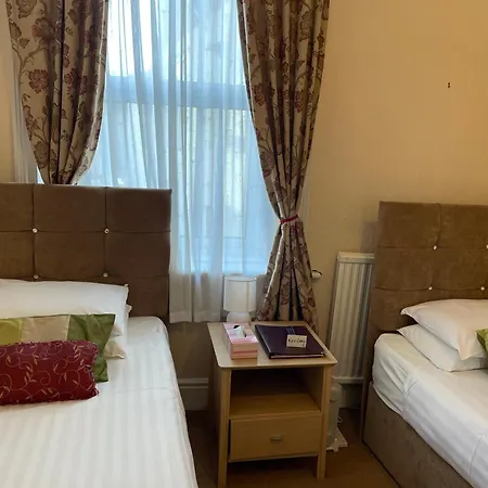 Diamonds Near Hospital Affittacamere 4*