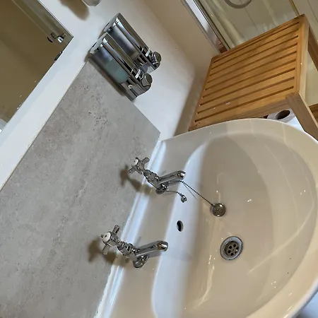 Diamonds Near Hospital 4* يورك